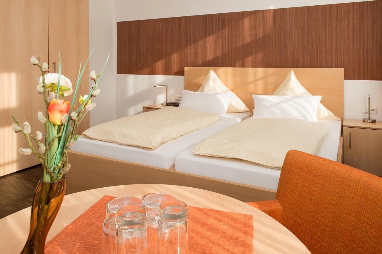 Johanniter Gaestehaus มึนสเทอร์ ภายนอก รูปภาพ