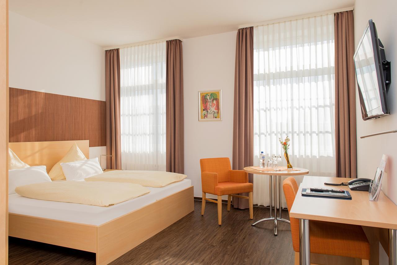 Johanniter Gaestehaus มึนสเทอร์ ภายนอก รูปภาพ