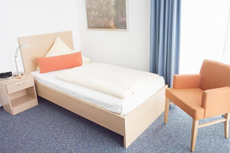 Johanniter Gaestehaus มึนสเทอร์ ภายนอก รูปภาพ